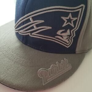 New England Patriots NFL Football Patriots NFL Reebok S/M  Raised Embroidery